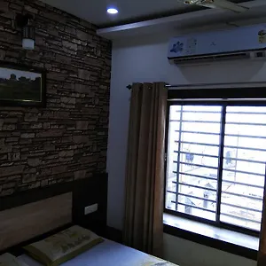 alakhnanda-guest-house.hotels-varanasi.com/
